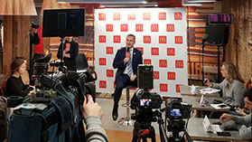 «Да Винчи» на пресс-конференции директора «Макдоналдс» в России Марка Карены.